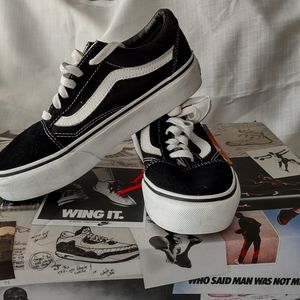 Vans old skool skateboard black and white shoes